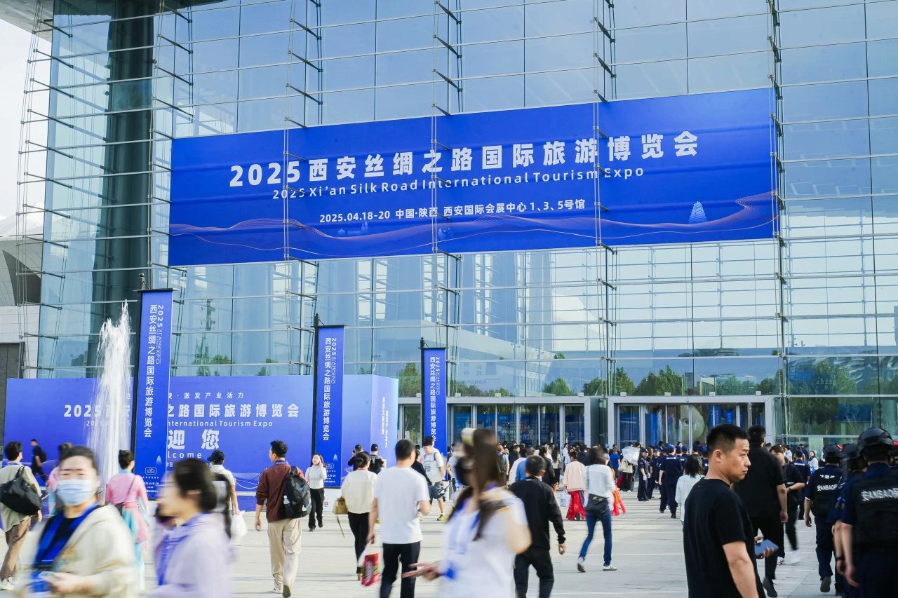 安逸号·熊猫专列“开进”2025西安丝路旅博会！四川旅投打造“移动的天府会客厅”