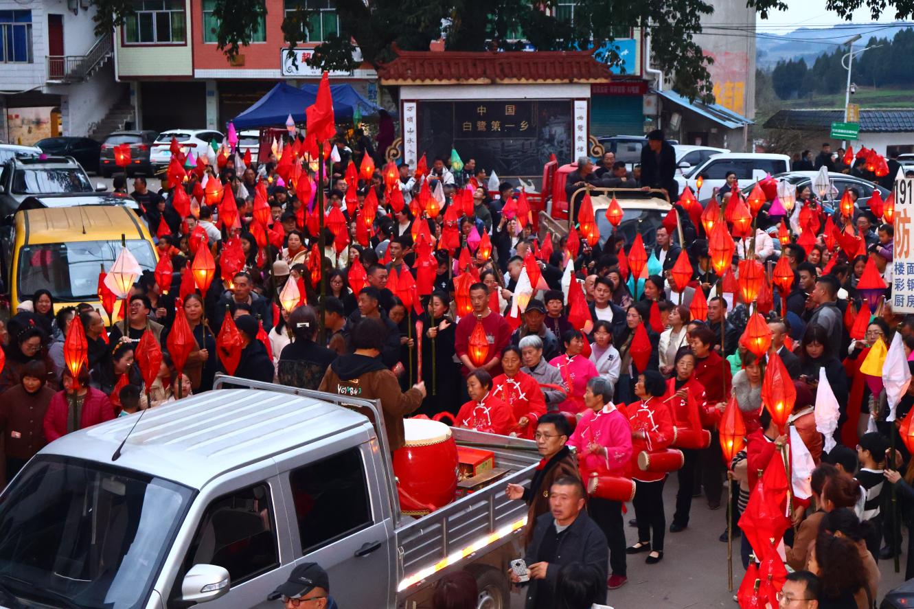 火树银花不夜天 万人空巷送蛴蟆——省旅投集团助力南充双桂镇太和村成功举办“蛴蟆节”民俗活动